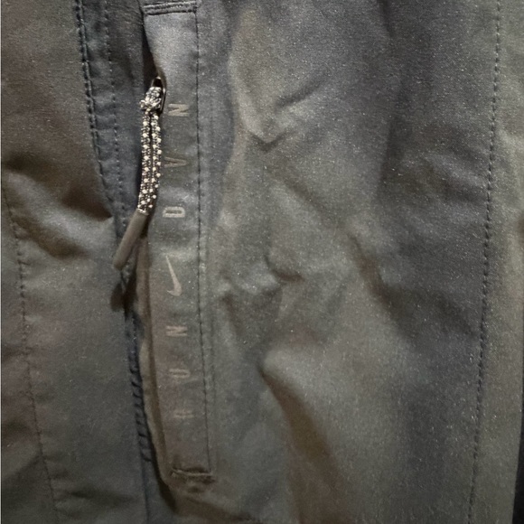 Nike Run Division Black Storm Fit Snap Button Lightweight Removeable Vest Size - Picture 2 of 7